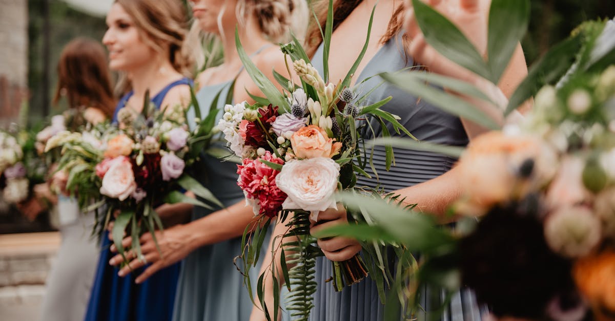 découvrez l'art des arrangements floraux avec nos créations élégantes et personnalisées. que ce soit pour des événements spéciaux ou simplement pour égayer votre intérieur, explorez notre sélection de compositions florales uniques qui ajoutent une touche de nature et de beauté à chaque occasion.